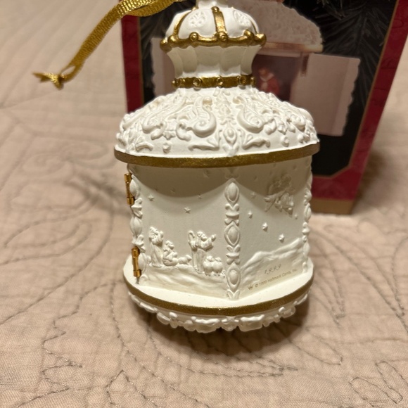 Hallmark Keepsake Ornament The Christmas Story 1999 - Picture 5 of 9